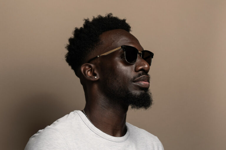 https://bawnze.com/wp-content/uploads/2021/07/Male-portrait-1280x854-1-768x512.jpg