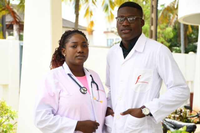 https://bawnze.com/wp-content/uploads/2021/07/professional-medecine-640x427.jpg